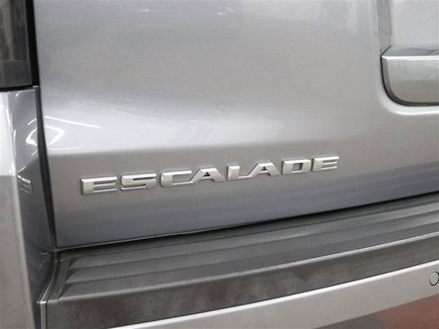 Used 2019 Cadillac Escalade Luxury image 8