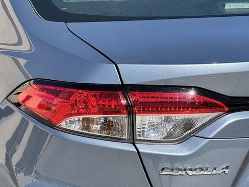 Used 2022 Toyota Corolla LE FWD image 12