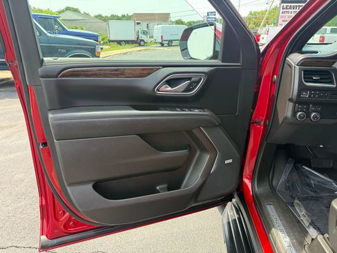Used 2021 Chevrolet Suburban Premier AWD/4WD image 31
