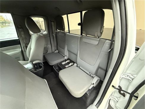 Used 2014 Toyota Tacoma PreRunner image 17