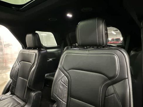 Used 2019 Ford Explorer Platinum AWD/4WD image 18
