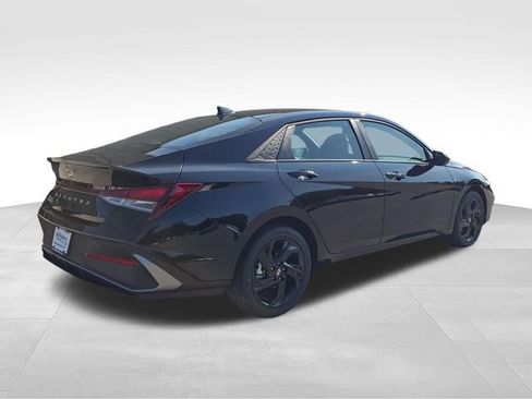 New 2026 Hyundai Elantra SEL Sport FWD image 5