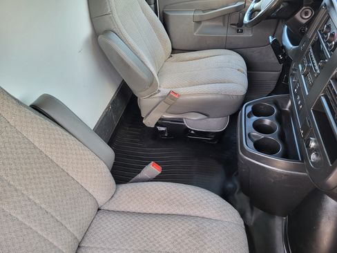 Used 2018 GMC Savana 4500 w/ Power Convenience Package RWD image 13