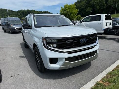 Used 2025 Ford Expedition Platinum AWD/4WD image 10