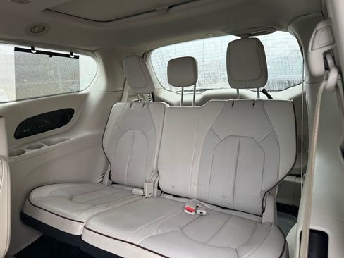 Used 2017 Chrysler Pacifica Limited image 20