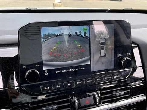 Used 2025 Nissan Pathfinder SL w/ SL Premium Package FWD image 11
