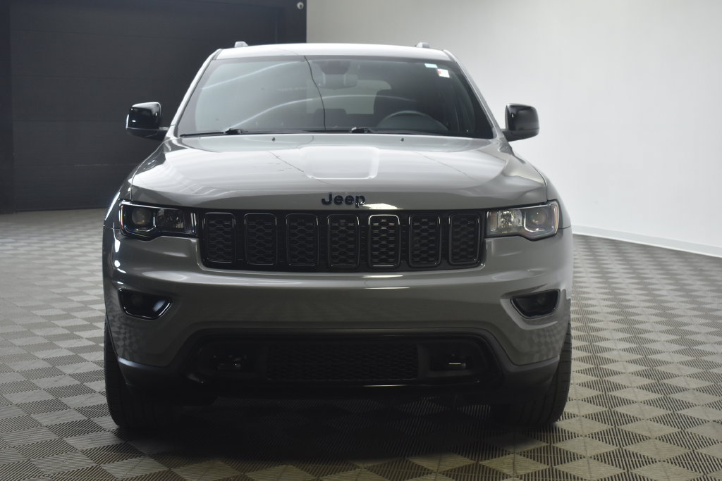 Used 2019 Jeep Grand Cherokee Laredo AWD/4WD image 16