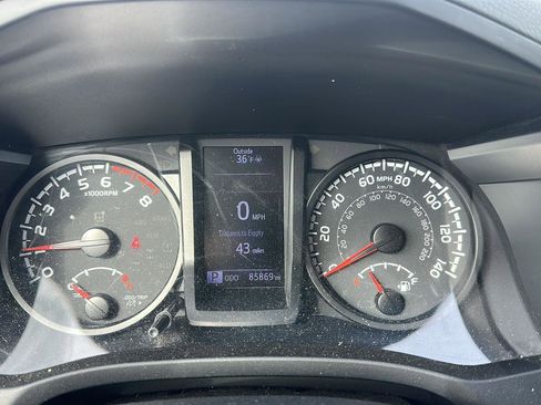 Used 2020 Toyota Tacoma SR image 10