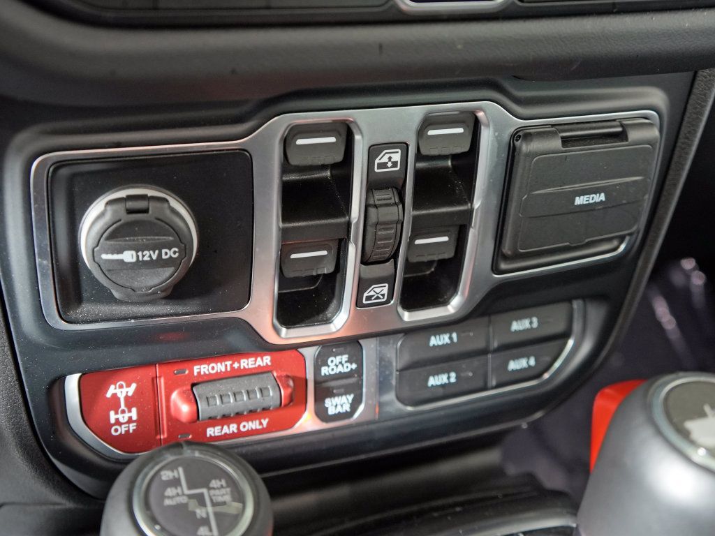 Used 2025 Jeep Wrangler Unlimited Rubicon AWD/4WD image 30