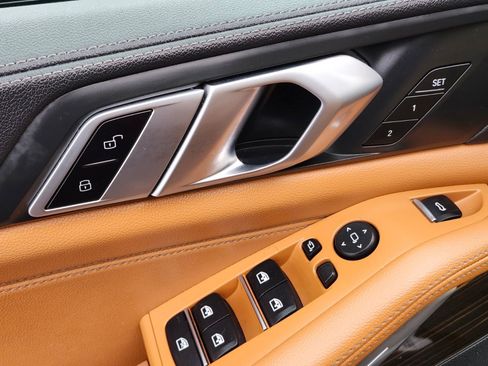 Used 2021 BMW X5 xDrive40i w/ M Sport Package image 18