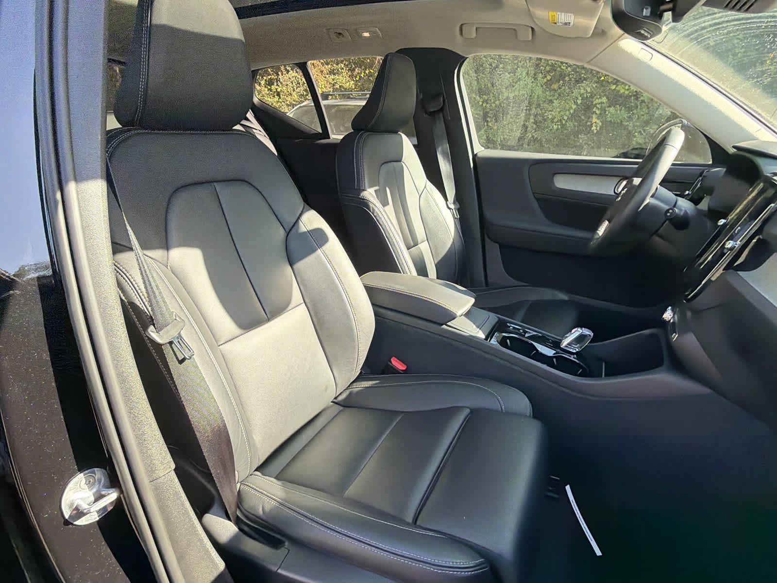 Used 2023 Volvo XC40 B5 Plus w/ Climate Package AWD/4WD image 18