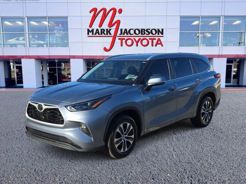 Used 2023 Toyota Highlander XLE image 1