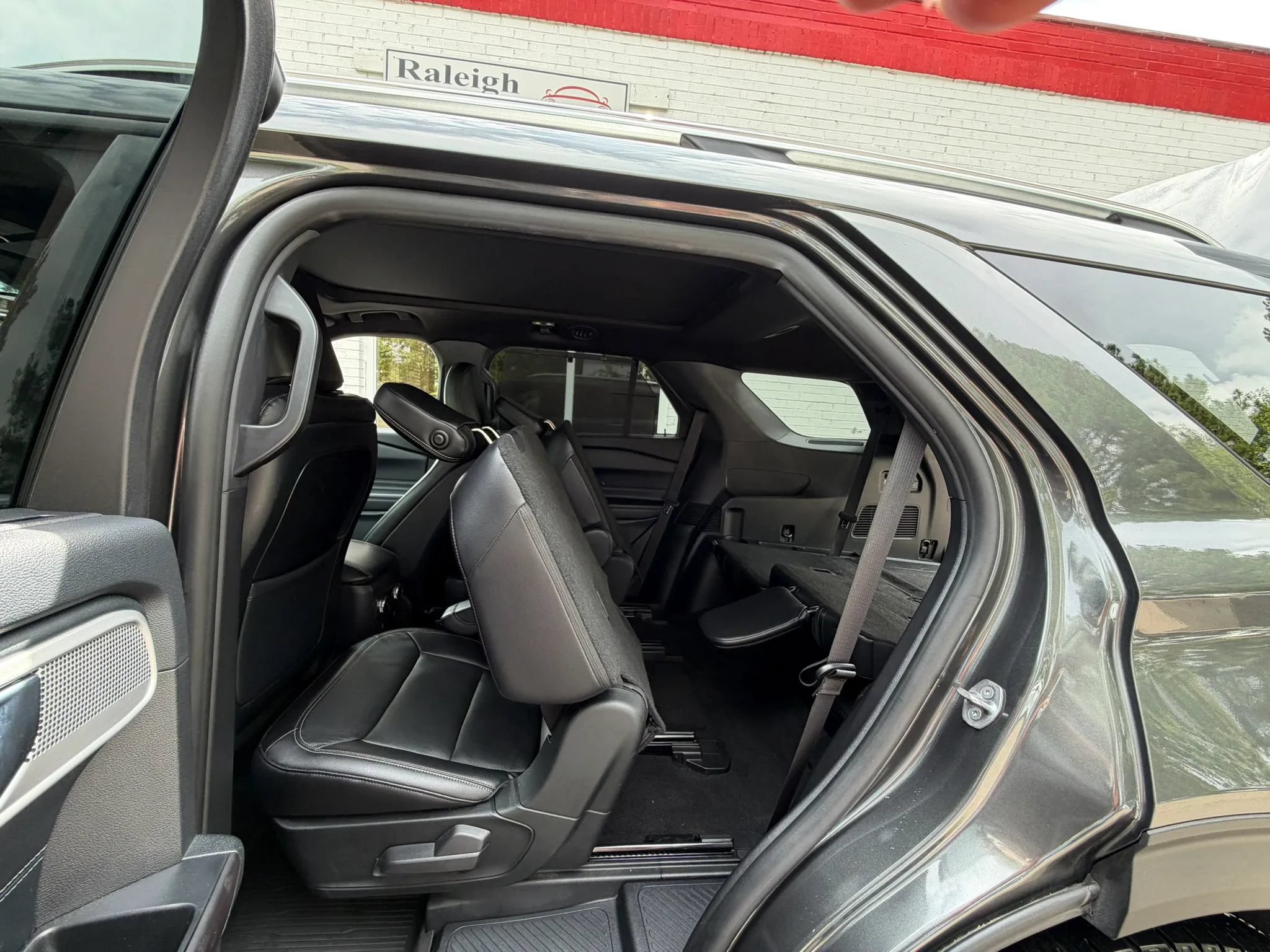 Used 2020 Ford Explorer Limited w/ Class III Trailer Tow Package AWD/4WD image 28