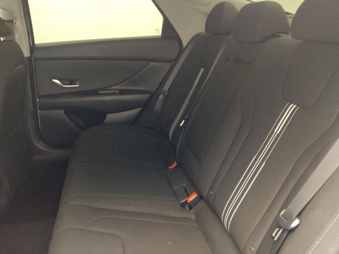 Used 2024 Hyundai Elantra SEL w/ Convenience Package FWD image 18
