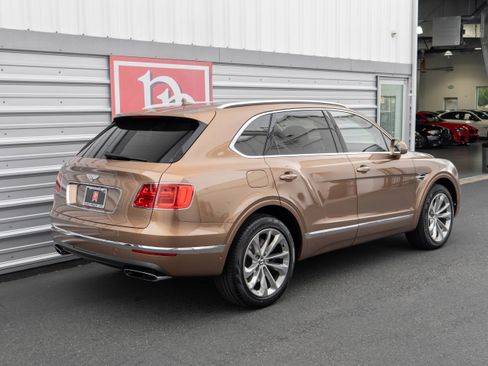 Used 2017 Bentley Bentayga image 58