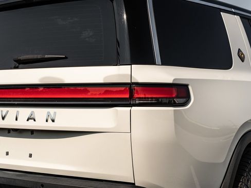 Used 2023 Rivian R1S Adventure AWD/4WD image 18
