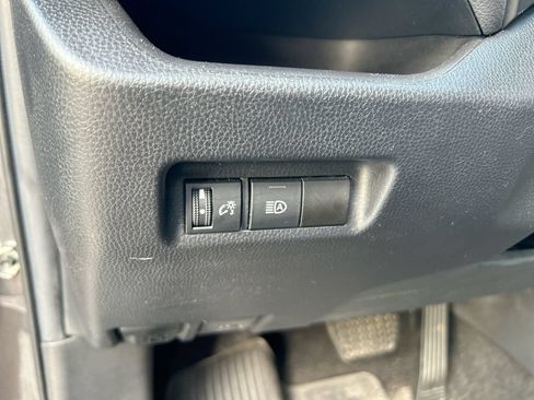 Used 2022 Toyota RAV4 LE FWD image 13