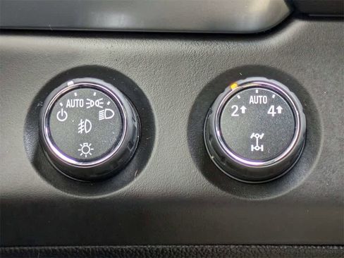 Used 2015 Chevrolet Suburban LTZ image 36