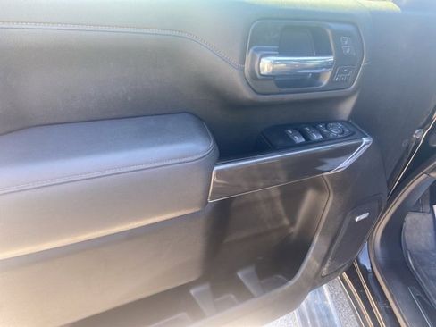 Used 2022 GMC Sierra 2500 AT4 w/ AT4 Preferred Package image 17