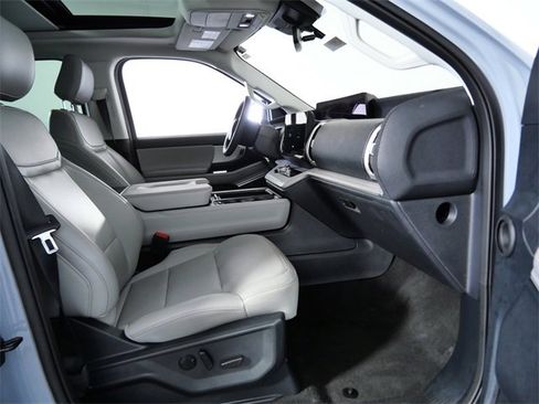 Certified 2025 Ford Expedition Active image 11