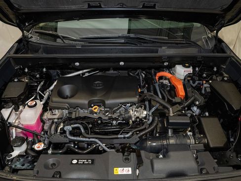 Certified 2025 Toyota RAV4 LE image 17