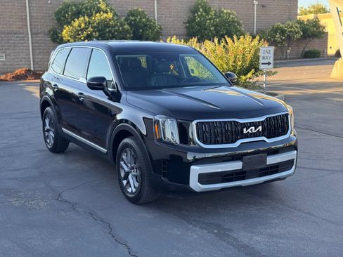 Used 2025 Kia Telluride LX FWD image 8