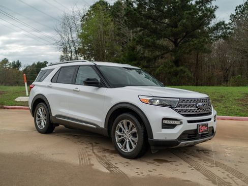Used 2023 Ford Explorer Limited AWD/4WD image 3