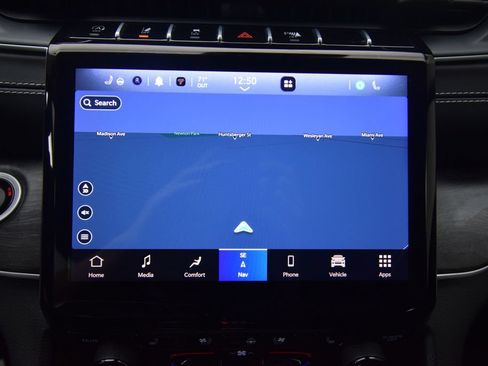 Used 2024 Jeep Grand Cherokee Limited w/ Luxury Tech Group II AWD/4WD image 17