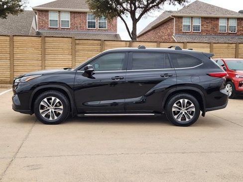 Used 2023 Toyota Highlander XLE image 11