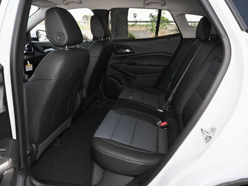 New 2026 Chevrolet Trax LT w/ LPO, Blackout Package image 29