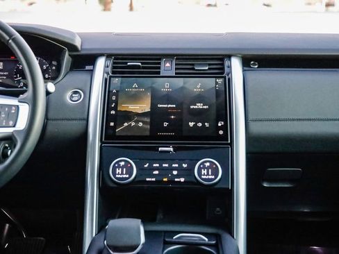 Used 2024 Land Rover Discovery S image 14