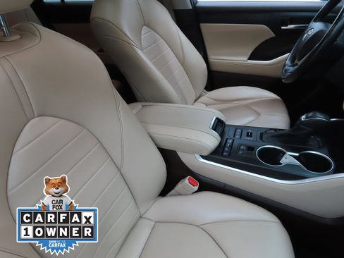 Used 2022 Toyota Highlander XLE AWD/4WD image 27