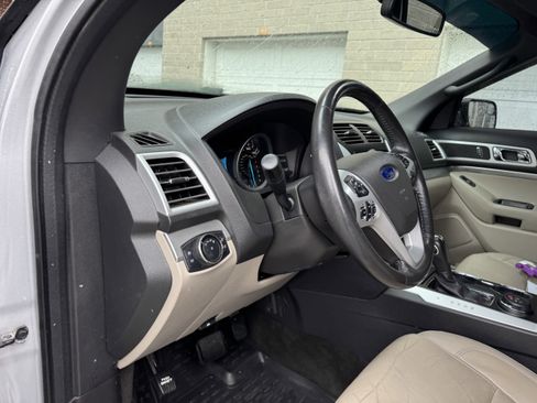 Used 2015 Ford Explorer XLT w/ Equipment Group 202B image 17