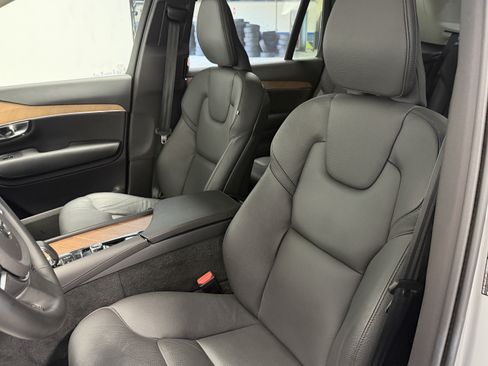 Used 2025 Volvo XC90 T8 Plus AWD/4WD image 18