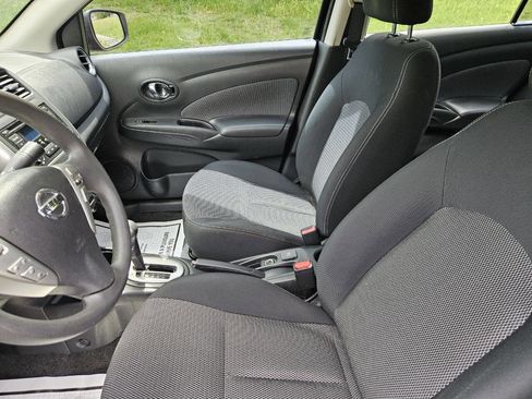 Used 2015 Nissan Versa SV FWD image 9