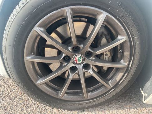 Used 2018 Alfa Romeo Giulia image 10