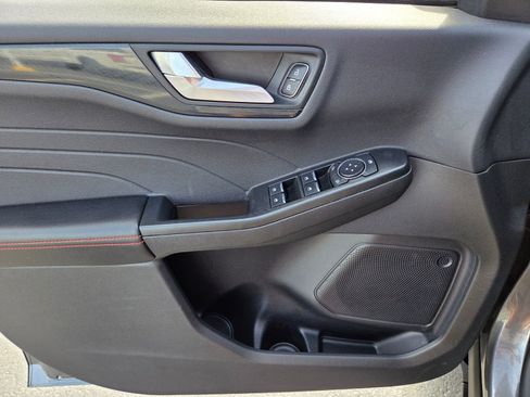 Certified 2025 Ford Escape ST-Line FWD image 17
