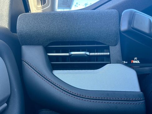 Used 2025 Ford Explorer Active image 42