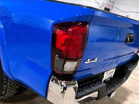 Used 2020 Toyota Tacoma SR5 image 8