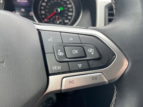 Used 2021 Volkswagen Atlas Cross Sport SE w/ Panoramic Sunroof Package image 17