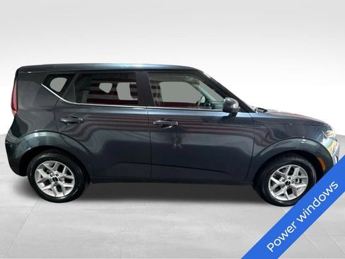 Used 2025 Kia Soul LX w/ LX Technology Package FWD image 4