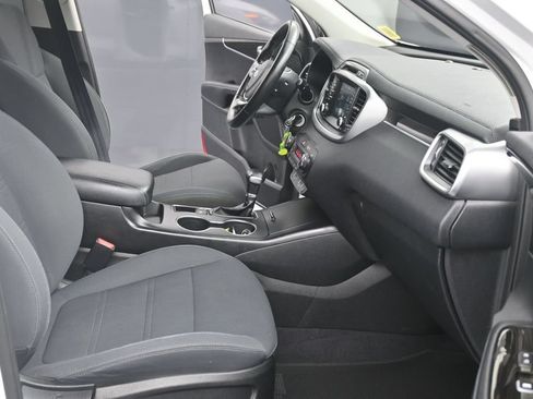 Used 2019 Kia Sorento FWD w/ LX Convenience Package image 11