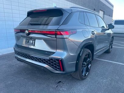 Used 2025 Volkswagen Tiguan SE R-Line