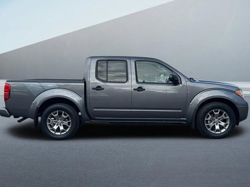 Used 2021 Nissan Frontier SV image 3