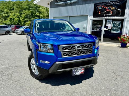 Used 2024 Nissan Frontier SV w/ Technology Package image 3