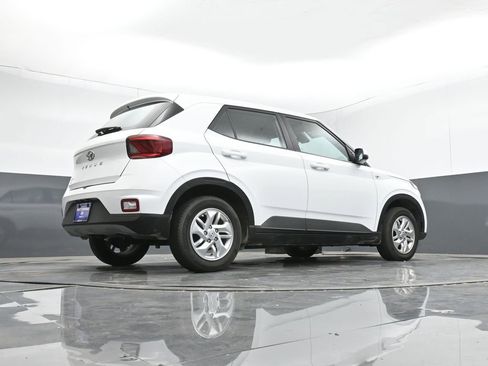 Certified 2025 Hyundai Venue SE image 41