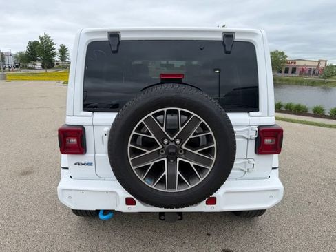 Used 2023 Jeep Wrangler Unlimited Sahara AWD/4WD image 7