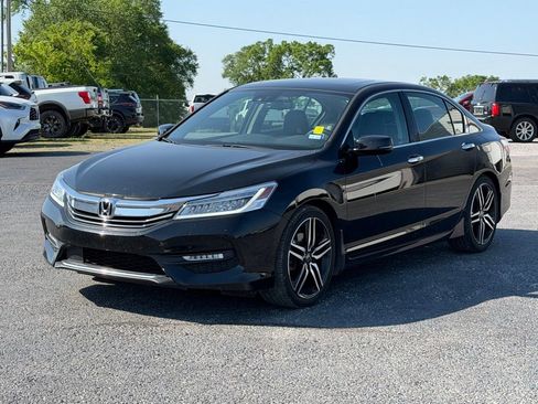 Used 2017 Honda Accord Touring image 9