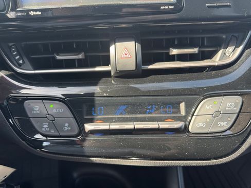 Used 2018 Toyota C-HR XLE FWD image 22