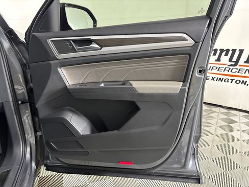 Used 2023 Volkswagen Atlas SE w/ Panoramic Sunroof Package FWD image 29